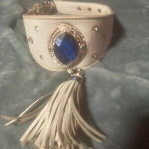 Amazing White Leather Bog collar for Big Dogs. White and Blue stone